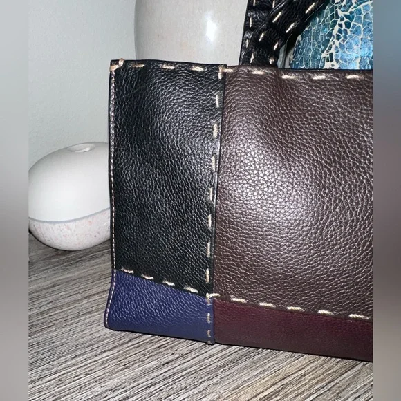 The Sak Elliott Lucca Elegant Black and Brown Leather Shoulder Bags - Picture 3 of 12